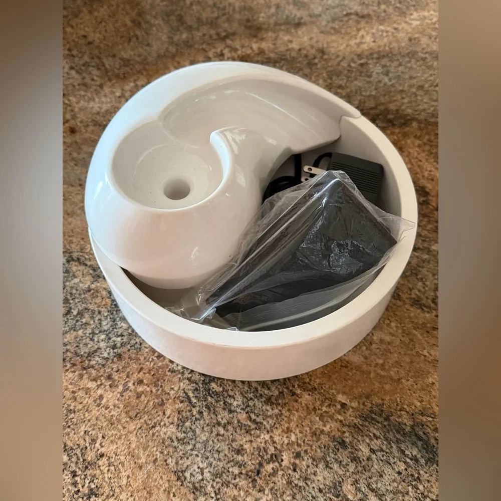 White Plastic Cat Fountain with Two Filters